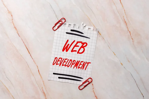 Ручной знак Web Development. Word Warner о работе над сайтом для Интернета "Новые идеи и креативные коммуникации продуктивного мышления" — стоковое фото