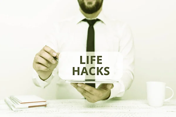 A Life Hacks feliratú üzenet. Üzleti koncepció stratégia vagy a tevékenységek hatékony irányítására alkalmazott technika Kommunikációs technológia bemutatása Okostelefon Hang- és videohívás — Stock Fotó