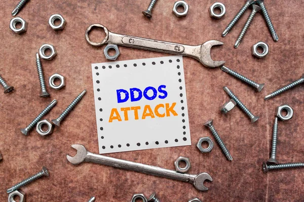 Assinar exibindo Ddos Attack. Conceito que significa acesso perturbado ao servidor normal causado pelo sistema malicioso Novas ideias Brainstoming para planejamento de manutenção Pensamento criativo — Fotografia de Stock