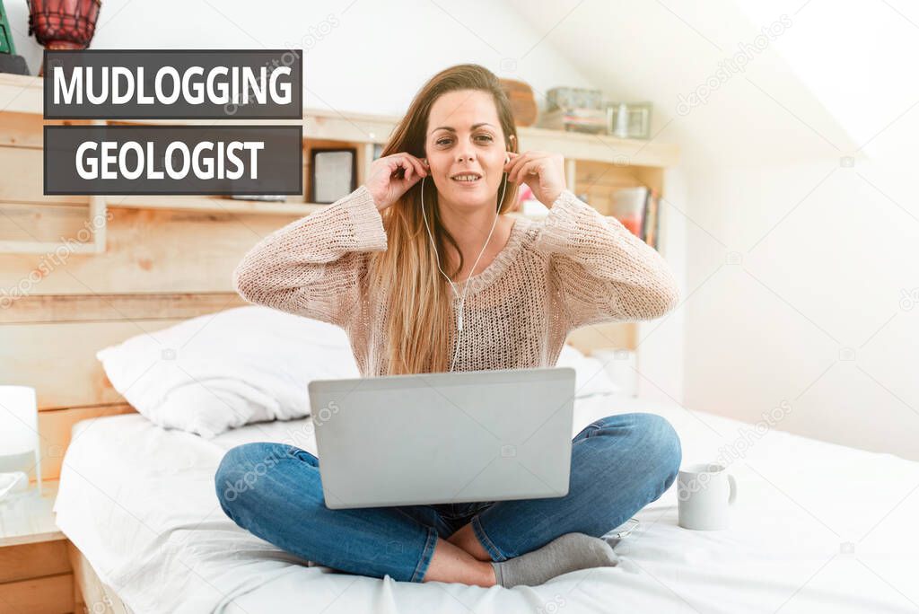 Text sign showing Mudlogging Geologist. Internet Concept gather information and creating a detailed well log Reading Interesting Articles Online, Solving Internet Problems