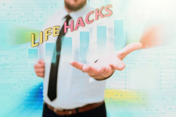 Conceptuele weergave Life Hacks. Woord voor woord of techniek gebruikt om activiteiten efficiënt te beheren Gentelman Uniform Standing Holding New Futuristic Technologies. — Stockfoto