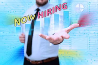 Kavramsal manşet Şimdi İşe Alma. İş dünyası, Gentelman Üniforması 'nın Yeni Gelecek Teknolojileri Duruşu' na uygun birini işe almaya başlama eylemi..