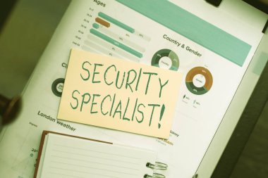 Metin başlığı Güvenlik Uzmanı 'nı gösteriyor. Yeni Parlak Fikirlerin Yaratıcılığı ve İlham Vermesini Düşünen Mal ve Sistemlerin Güvenliği Konusunda Uzmanlık Sözcüğü