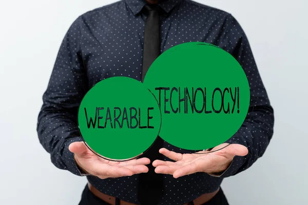 Εννοιολογική απεικόνιση Wearable Technology. Ηλεκτρονικές συσκευές επιχειρηματικής ιδέας που μπορούν να φορεθούν ως αξεσουάρ Παρουσιάζοντας Νέα Σχέδια και Ιδέες — Φωτογραφία Αρχείου
