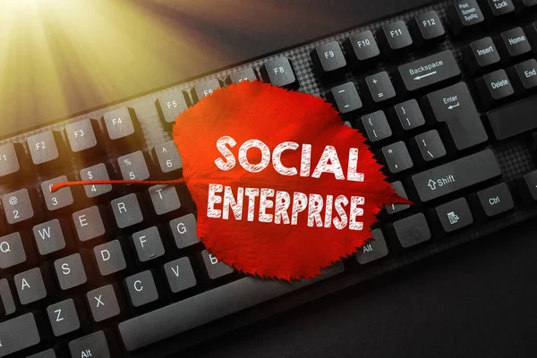 Textový titulek představující Social Enterprise. Business concept Jedná se o podnik, který má specifické civilní cíle Psaní on-line výzkum Textová analýza, přepis nahraného hlasu e-mail — Stock fotografie