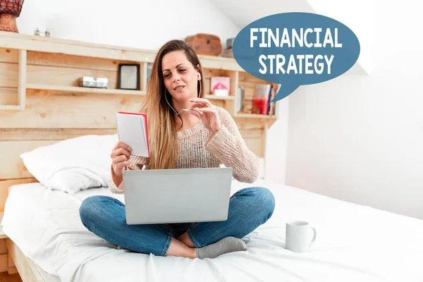 Writing displaying text Financial Strategy. Word Written on plan to finance its overall operations to meet objectives Abstract Ordering Food Online, Solving Problems On Internet Forums — 스톡 사진