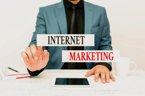 Firma visualizzazione di Internet Marketing. Concetto che significa guidare le vendite dirette di prodotti tramite il commercio elettronico Presentare la tecnologia di comunicazione Smartphone Voce e videochiamata — Foto Stock