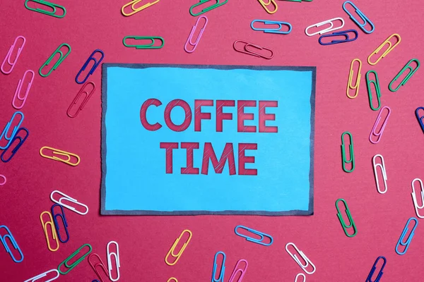 Sinal de texto mostrando Hora do Café. Internet Concept um período escolhido quando uma xícara de café é servido e bêbado Problemas de brainstorming e soluções fazendo perguntas relevantes — Fotografia de Stock