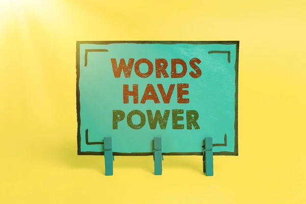 Znak tekstowy pokazujący słowa mają moc. Biznes showcase niezbędne narzędzia osób do komunikacji i nauki kolorowe Pomysły Prezentacja Wyświetlanie świeżych myśli Wysyłanie wiadomości — Zdjęcie stockowe