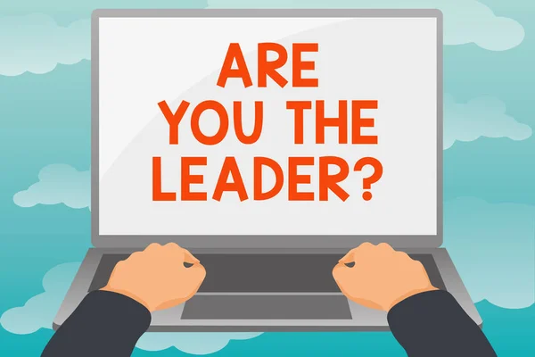 Tekstbord met 'Ben jij de leider' -vraag. Bedrijfsoverzicht vraagt om de kwalificatie van een goede baas te zijn Bewerken en Formatteren van Online Artikelen, Typen Creatieve Leesinhoud — Stockfoto