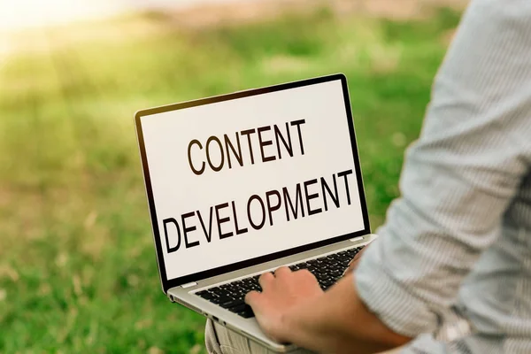 Tekst bijschrift presenteren Content Development. Zakelijke aanpak Auteur en initiator van content voor elk medium Voice And Video Calling Capabilities Connecting People Together — Stockfoto