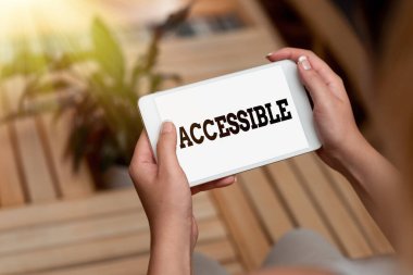 İlhamı gösteren metin erişilebilir. Kavramsal fotoğraf, insanları bir araya getiren ses ve görüntü arama becerilerini kullanabileceğiniz, elde edebileceğiniz ya da ulaşabileceğiniz bir şey olarak tanımlanır.