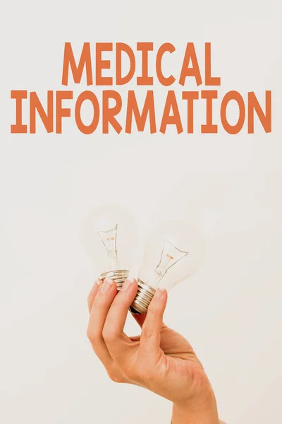 Tekenen met medische informatie. Concept betekent Gezondheidsgerelateerde informatie van een patiënt of een persoon Hand houden van twee lichten tonen of presenteren van nieuwe technologie ideeën — Stockfoto