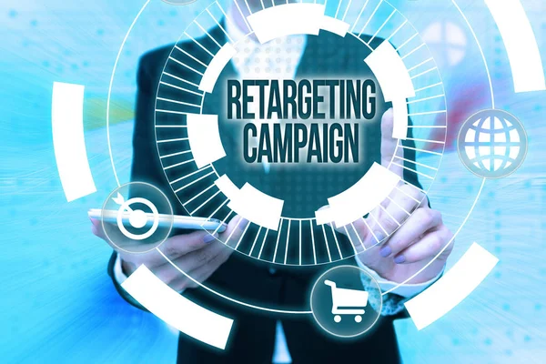 콘셉트는 Retargeting Campaign 를 보여 줍니다. Business showcase targetconsumers based on their previous Internet action Lady In Uniform Holding Phone Pressing Virtual Button Futuristic Technology. — 스톡 사진