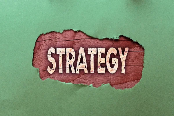 Sign displaying Strategy. Business showcase action plan or strategy designed to achieve an overall goal Discovering New Opportunity Fresh Ideas Breakthrough Boundaries — Stock Photo, Image
