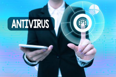 Antivirüs sunan metin başlığı. Bilgisayar virüslerinin tespiti ve kaldırılması için uygun olan kavram Üniformalı Kadın Telefon Basma Sanal Düğme Fütürist Teknolojisi.
