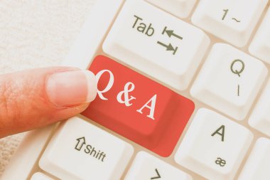 El yazısı metin Q ve A. İnternet Birinin günlük hatırlatıcı notlara cevap verdiği, Çevrimiçi Yazı Sunumu oluşturduğu bir zaman ya da olay kavramı