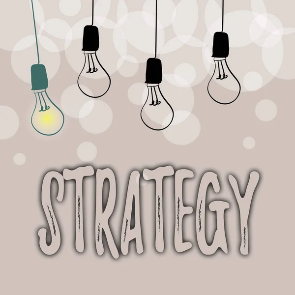 Mão escrita sinal Estratégia. Ideia de negócio plano de ação ou estratégia projetado para alcançar um objetivo geral Resumo Exibindo diferentes ideias, Luzes Apresentando Intelecto Conceito — Fotografia de Stock