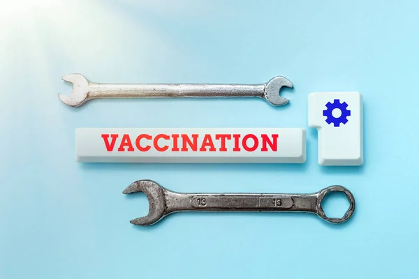 Текстовый знак с вакцинацией. Бизнес-подход к лечению, которое делает организм сильнее против инфекции. — стоковое фото