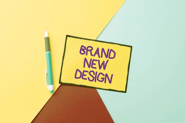 Tekstbord met Gloednieuw Design. Zakelijk idee Brainstormen over branding Strategie en Product Identiteit Kleurrijk Perpectief Positief Denken Creatieve Ideeën en Inspiraties — Stockfoto