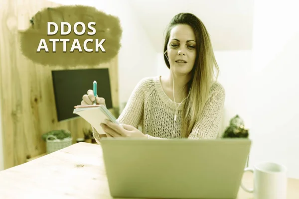 Textschild mit Ddos Attack. Word Geschrieben über gestörten Zugriff auf den normalen Server durch bösartiges System Social Media Influencer Erstellen von Online-Präsenz, Videoblog-Ideen — Stockfoto