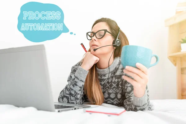 Inspiration showing sign Process Automation. Business showcase the use of technology to automate business actions Callcenter Agent Working From Home, Student Preparing For Examinations — Stock Photo, Image