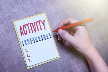 Metin Etkinliği gösterimi yazılıyor. Yeni Kontrat İmzalama Konut Sigortası Anlaşmaları Kurulum Anlaşmaları 'nın ne durumda olduğunu iş genel değerlendirmesi