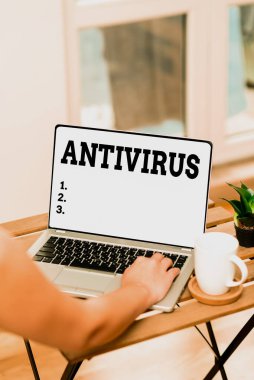İlham veren antivirüs metni. Çevrimiçi işlerde bilgisayar virüslerinin tespiti ve kaldırılması ve Uzaktan Bağlı Kişiler İçin Çalışmaya elverişli iş genel görünümü