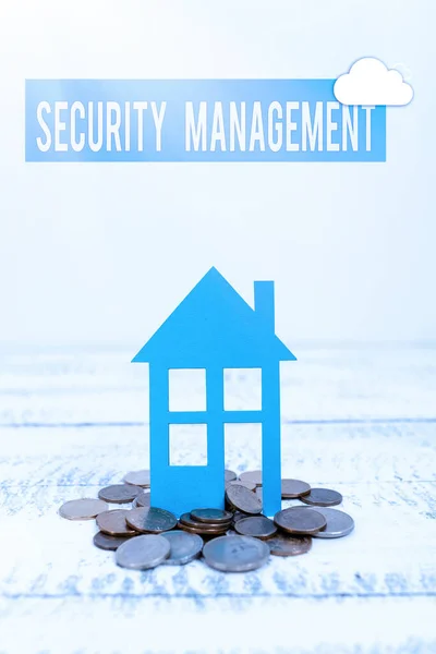 Conceptual caption Security Management. Palabra para es la identificación de una organización s es activos Asignación de ahorros para comprar nueva propiedad, Ahorro de dinero para construir la casa — Foto de Stock