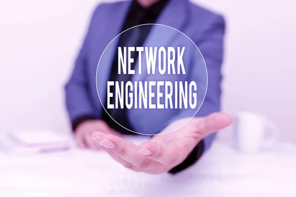 Hand writing sign Network Engineering. Business overview professional who has the skills to oversee the net Discussing Important Idea Presenting And Explaining Business Plan Designs — Φωτογραφία Αρχείου