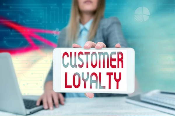 Text showing inspiration Customer Loyalty. Internet Concept buyers adhere to positive experience and satisfaction Business Woman Sitting In Office Holding Mobile Displaying Futuristic Ideas. — Stock Fotó