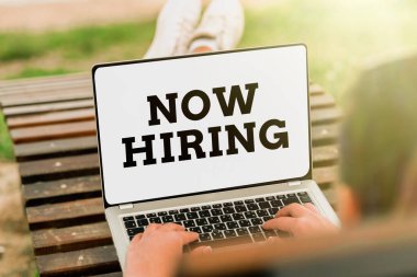 Metin gösterimi şimdi işe alınıyor. İnternet kavramı, Ses ve Görüntü Çağrı Yetenekleri İnsanları Birleştiren Konum için nitelikli birini işe almaya başlama eylemi