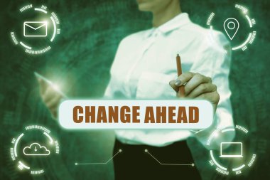 İleride Değişiklik Sunan Metin başlığı. Bazı değişiklikler üzerine yazılmış bir kelime Perspektif Bekleyen Kadın Üniformalı Kadın elinde tablet tutuyor Neredeyse Fütürist Teknoloji Yazıyor.