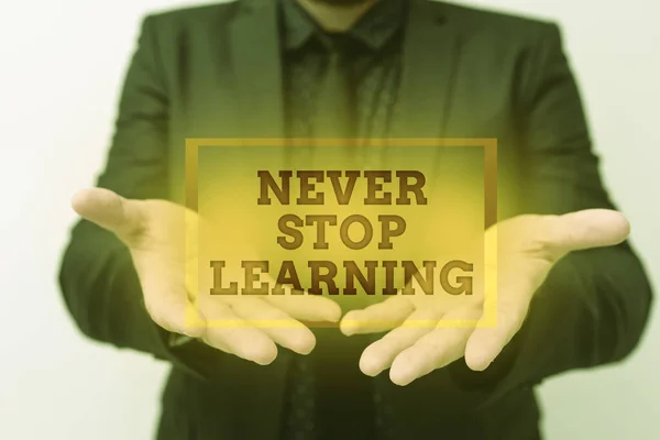 Text sign showing Never Stop Learning. Word for continuous education and techniques to be competitive Presenting New Plans And Ideas Demonstrating Planning Process — Foto Stock