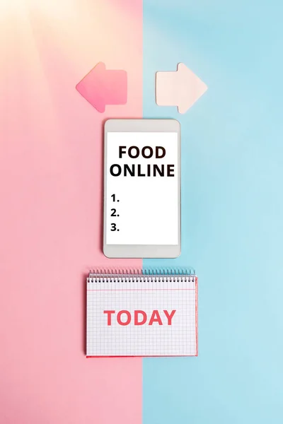 「网上展示食物」标志。由商店技术差异和选择传播问题及解决方案直接提供的网站上的各种食品的商业展示 — 图库照片