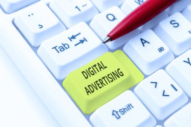 Kavramsal Görüntü Dijital Reklamcılık. İnternet Yazma Çevrimiçi Ağ Protokolleri kullanılarak ürün veya hizmetlerin pazarlanması, Yeni Güvenlik Duvarı Programı Oluşturuluyor