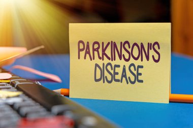 El yazısı işareti Parkinson S hastalıktır. Hareketi etkileyen sinir sistemi bozukluğu için kelime. Çoklu Koleksiyon Ofisi Kırtasiyesi Fotoğrafı Tablo Üzerine Yerleştirilmiş