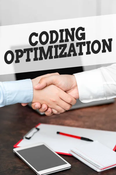 Inspiration, die Zeichen Coding Optimization zeigt. Wort für Wort zur Methode der Code-Modifikation zur Verbesserung der Code-Qualität Zwei professionelle gut gekleidete Geschäftsleute Handschlag drinnen — Stockfoto