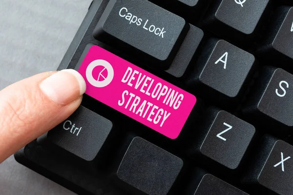 Τίτλος κειμένου που παρουσιάζει Αναπτυξιακή Στρατηγική. Business showcase Σχέδιο παιχνιδιού που θέτει συγκεκριμένους στόχους και στόχους Επεξεργασία Κωδικών Προγράμματος Ιστοσελίδας, Εκμάθηση Νέας Γλώσσας Προγραμματισμού — Φωτογραφία Αρχείου