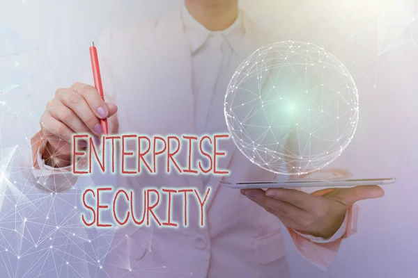 Inspiration visar tecken Enterprise Security. Affärsidé minskar risken för obehörig åtkomst till data Woman In Suit Holding Tablet With Circular Holographic Display. — Stockfoto