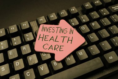 Sağlık Hizmetleri Yatırımına İlham Göstergesi. İnternet Konsepti, sağlık Daktilo Hastane Kayıtları ve Raporları 'nın bakımı veya iyileştirilmesi, Yeni Ebook Okuma Programı oluşturulması ve