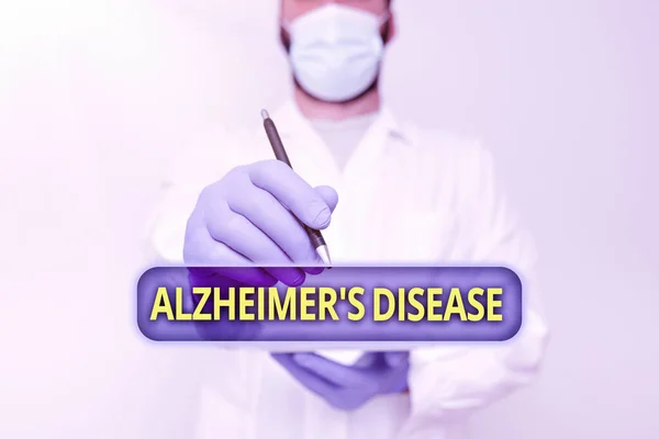 Scrivere la visualizzazione del testo Alzheimer S è malattia. Idea di business deterioramento mentale avanzato che si verificano in età avanzata Scienziato che dimostra la nuova tecnologia, medico dando consigli medici — Foto Stock