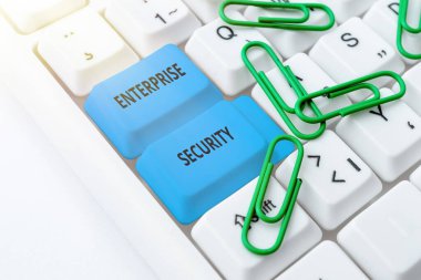 Mesaj işareti Atılgan Güvenliğini gösteriyor. Online Çoklu İleti Gönderme Online, Yazma Grubu Dersleri 'ne yetkisiz erişim riskinin azaltılması üzerine yazılmış sözcük
