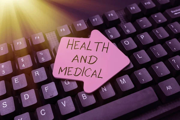 Fogalmi kijelző Egészség és Orvosi. Internet Concept tanulmány és vizsgálat a fizikai és mentális jólét Gépelés Kórházi feljegyzések és jelentések, Létrehozása új Ebook Reading Program — Stock Fotó