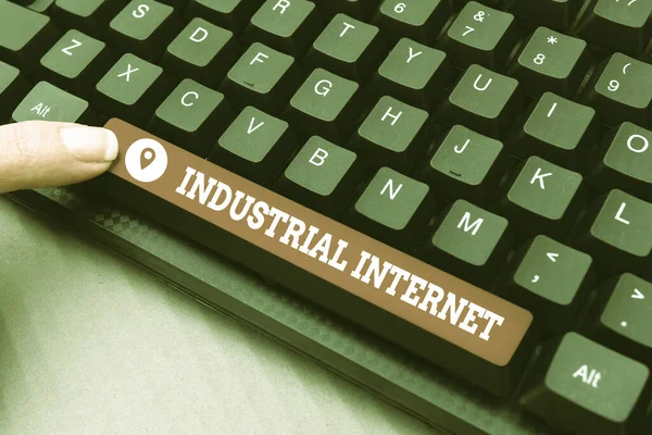 Ipari internetet mutató szöveges jel. Üzleti koncepció használata a dolgok internete az ipari ágazatokban Online kutatási szövegelemzés írása, rögzített hangposta átírása — Stock Fotó