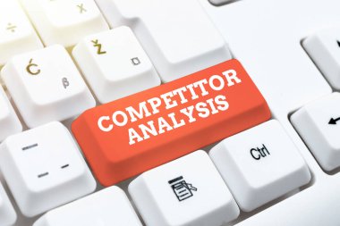 Rekabet Analizi 'ni gösteren bir tabela. Yeni Antivirüs Programı Yazan, İnternet Virüsü Listeleri Yazan rakip firmanın güçlü ve zayıf yönlerinin değerlendirilmesi