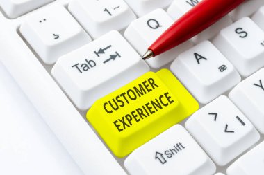 Müşteri Deneyimi sunan metin başlığı. Çevrimiçi Ağ Protokolleri Yazan bir müşteri ve müşteri arasındaki etkileşimin iş fikri ürünü, Yeni Firewall Programı Oluşturuluyor