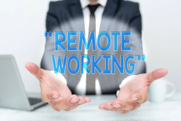 Inspiración mostrando signo de trabajo remoto. Estilo de idea de negocio que permite a los profesionales trabajar fuera de una oficina Remote Office Work Online Presentando planes y diseños de negocio —  Fotos de Stock