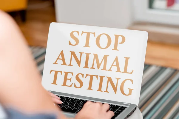 Текст, показывающий вдохновение Stop Animal Testing. Бизнес-концепция положила конец экспериментам на животных или исследованиям "Голос и видеозвонки", объединяющие людей — стоковое фото