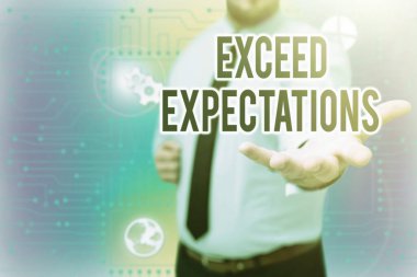 Exceed Expectations işaretini gösteren ilham. Kabul edilebilir performansı aşan kavramsal fotoğraf. Gentelman Üniforması Yeni Gelecek Teknolojileri Duruyor..